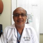  El galeno Jorge Merchán explica que no existe desabastecimiento de medicinas en los centros de salud que dirige. 