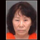  Pese a los malévolos actos cometidos, la mujer fue liberada el lunes por la noche tras el pago de dos fianzas. 