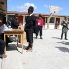  Un 50% de los 700 electores, hasta el momento, se han acercado a las urnas para elegir a sus autoridades seccionales.  