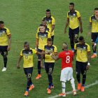  Algunos seleccionados, luego de perder con Chile 1-2 en la Copa América. 