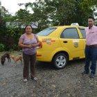  En una comunidad de Pastaza están agradecidos con el taxista Patricio Ojeda por el gesto de honradez con una pasajera. 