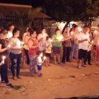  La tristeza por la muerte de la joven se ve en las caras de los que marcharon. 