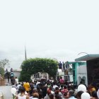  Familiares, vecinos y compañeros de la escuela acudieron ayer al sepelio de la pequeña. 