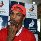  La justicia le fijó una fianza de 500.000 dólares. 