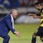  El festejo de Jorge Célico y Junior Sornoza en la cancha del Alejandro Serrano Aguilar. 