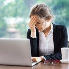  Imagen referencial. El estrés puede ser provocado por exceso de ruido o carga laboral. 