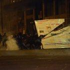  Manifestantes realizan actos vandálicos en la capital. 