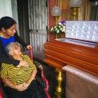  Allegados del fallecido claman por ayuda para poder enterrarlo. 