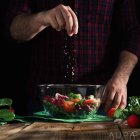  La sal conduce a la formación de células Th2, que son inmunes y se activan en condiciones alérgicas como la dermatitis atópica. 