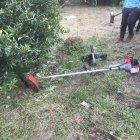  La motoguadaña que utilizaba el hombre y con la que cortó al niño fue llevada como prueba para las pericias policiales. 