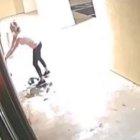  La mujer fue captada por las cámaras de seguridad pero aún no ha sido identificada. 