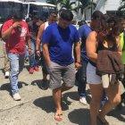  Los detenidos siguen el paso de la mujer que los lideraba en la actividad delictiva. 