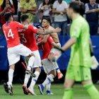  Los chilenos celebran la clasificación a semifinales. No fallaron un solo tanto en los lanzamientos penales. 