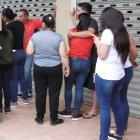  Empleadas y amigos de las víctimas aún no salen del asombro por lo ocurrido. 