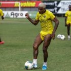El volante Michael Arroyo en el entrenamiento del ídolo del astillero.