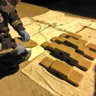 Además de la droga que se incautó también se detuvo a cuatro sospechosos.