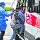 La joven sufrió el quebranto de la salud y fue llevada a un hospital