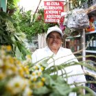 Una de las hierberas del mercado San Francisco. Ellas tendrán que modificar parte de su forma de trabajo