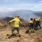 El incendio se desarrolla en quebradas donde el acceso es limitado