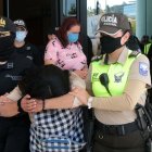 Las detenidas al parecer habrían estado bebiendo licor antes de la riña callejera.