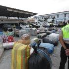  Policía detiene cuatro autos y furgón con mercadería ilegal. 