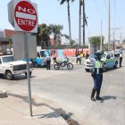  Cambio de dirección de la calle Rosavín ubicada en el km 17 vía Daule al norte de Guayaquil. 