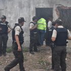  Agentes de la Policía acordonaron el sitio, mientras personal de Criminalística tomaba pruebas. 
