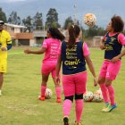  El apoyo de los sponsors, así como del periodismo deportivo, son vitales para el desarrollo del fútbol femenino, según la defensa tricolor Mayra Olvera. 