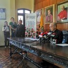  Monseñor Eugenio Arellano, representante de la iglesia católica reflexionó sobre la poco posibilidad de los extranjeros de conseguir dichos documentos. 