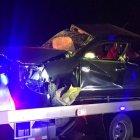  La camioneta doble cabina, color negro, fue la que recibió el impacto fatal del automotor pesado. 