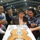  Fiallos nació en la ciudad de Baños, se inició en la música a los 8 años. 