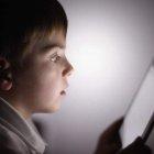  Para los de 3 a 4 años, las tres horas de actividad física diaria deben incluir al menos una hora de movimiento “de moderado a vigoroso”. El tiempo dedicado a las pantallas no debe superar tampoco una hora. 