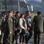  Familiares de la policía que falleció en atentado, Kevin Chico, Elizabeth Vallejo y Roberto Chico a su retorno de Colombia. 