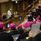  El papa Francisco indicó que lo que se espera de la Iglesia no es solo condenar los abusos de sus clérigos sino "medidas concretas y efectivas". 