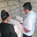  Los padres piden ayuda para poder sepultar a sus hijas que, al parecer, nacieron antes de tiempo. 