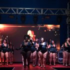  Diosa de talla grande es el concurso de belleza que cree en que la obesidad puede casarse con la obesidad.  