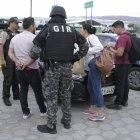  Referencial. 15 venezolanos detenidos en los exteriores del aeropuerto de Tababela serán liberados. 