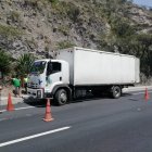  Dentro del furgón se encontró 100 sacos de yute con el precursor químico. 
