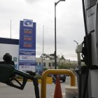  Referencial. Al quitar el subsidio al diesel y gasolina extra, los servicios de transportación se verán afectados. 