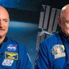  Mark y Scott Kelly, los gemelos astronautas que fueron sujetos de investigación en la NASA.  