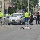  Dos sujetos interceptaron al hombre, que intentó huir, pero no pudo salvar su vida. 