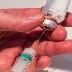  El médico considerado uno de los más baratos de la localidad de la ciudad de Ratodero, en Pakistán, cobraba 16 rupias pakistaníes por visita, el equivalente a 10 centavos de dólar. 