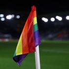  La campaña “Cordones Arcoiris”, en Inglaterra, promueve el respeto y tolerancia en el deporte. 