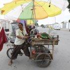  Limber Ramos trabaja de lunes a viernes al pie de una escuela.  