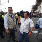  El periodista Mauricio Cevallos y su camarógrafo fueron agredidos cuando realizaban una cobertura. 