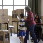  Según información proporcionada por el CNE, alrededor del 75 % de estudiantes de las universidades del país son miembros de las Juntas Receptoras del Voto (JRV). 
