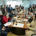  La Asamblea debate entre eliminar totalmente las pensiones vitalicias o ajustar el pago para exautoridades específicas. 