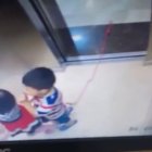  Una menor salva a su hermanito de morir ahorcado. 