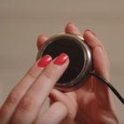  Un proyecto de Kickstarter mostró al mundo este curioso aparato, conformado por dos botones, que ha recibido críticas en Internet. 