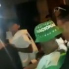  El joven fallecido vestía una camiseta y un gorro del equipo de sus amores, Atlético Nacional. 